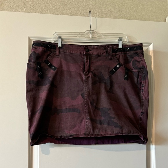 Tripp NYC Camo Denim Mini Skirt Women's Plus Red Purple Size 20 - Picture 1 of 3